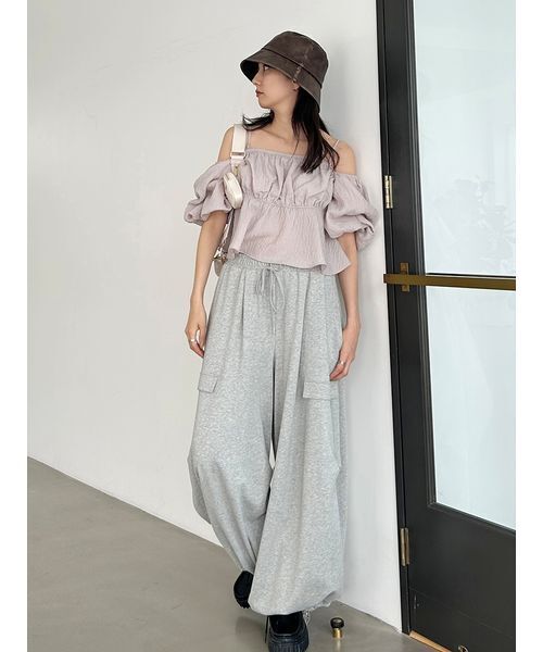 SNIDEL（スナイデル）の「オフショルフリルブラウス（シャツ/ブラウス・レディース・ブラック/オリーブ/ピンクベージュ/アイボリー・F）」の17枚目の写真