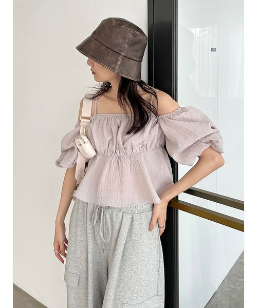 SNIDEL（スナイデル）の「オフショルフリルブラウス（シャツ/ブラウス・レディース・ブラック/オリーブ/ピンクベージュ/アイボリー・F）」の19枚目の写真