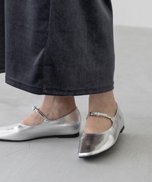センターバックル インヒールパンプス