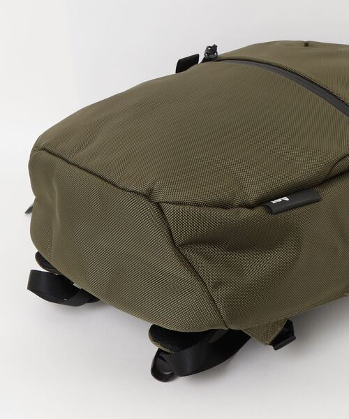 Aer(エアー)の「AER City Pack Olive / AER-25027(バックパック/リュック・メンズ・オリーブ・FREE)」の17枚目の写真