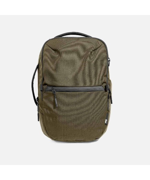 Aer(エアー)の「AER City Pack Olive / AER-25027(バックパック/リュック・メンズ・オリーブ・FREE)」の2枚目の写真