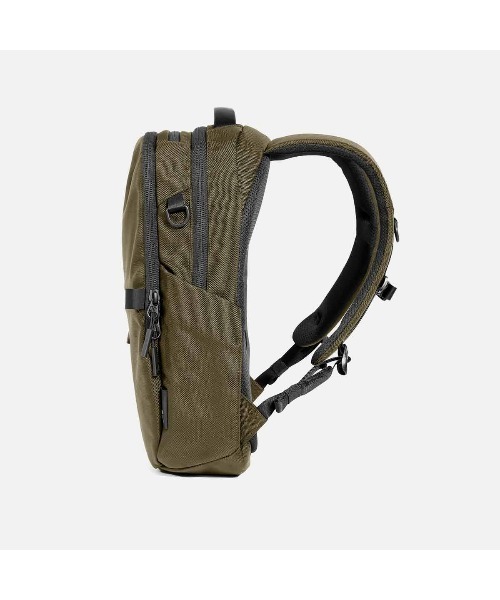 Aer(エアー)の「AER City Pack Olive / AER-25027(バックパック/リュック・メンズ・オリーブ・FREE)」の5枚目の写真