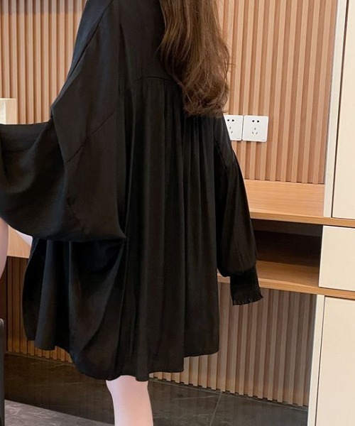 cammie(キャミー)の「バックギャザーゆったりシャツ(シャツ/ブラウス・レディース・ホワイト/ブラック・LARGE/MEDIUM)」の7枚目の写真