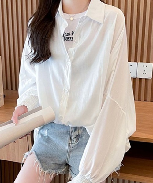 cammie(キャミー)の「バックギャザーゆったりシャツ(シャツ/ブラウス・レディース・ホワイト/ブラック・LARGE/MEDIUM)」の3枚目の写真