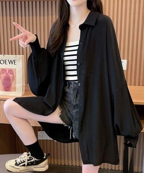cammie(キャミー)の「バックギャザーゆったりシャツ(シャツ/ブラウス・レディース・ホワイト/ブラック・LARGE/MEDIUM)」の8枚目の写真