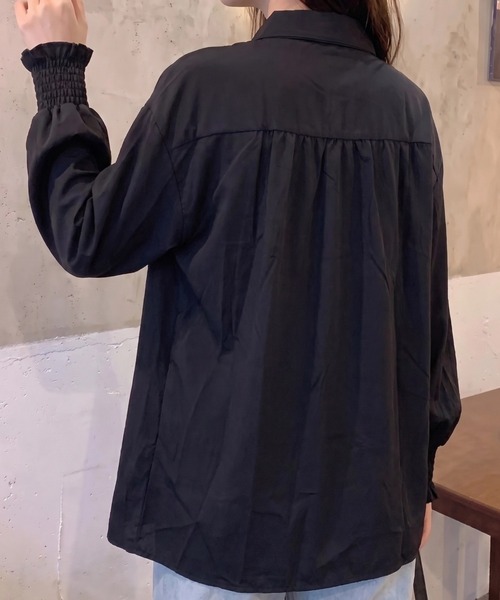 cammie(キャミー)の「バックギャザーゆったりシャツ(シャツ/ブラウス・レディース・ホワイト/ブラック・LARGE/MEDIUM)」の12枚目の写真