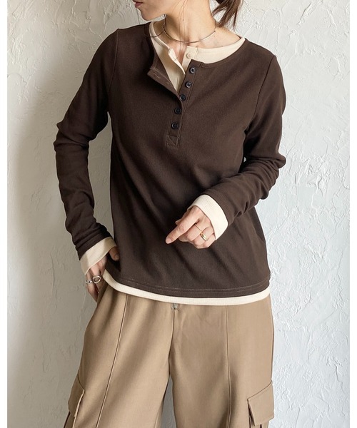 She's Closet(シーズクローゼット)の「長袖配色レイヤードヘンリーネックリブトップス/ロンT(Tシャツ/カットソー・レディース・ブラウン/チャコールグレー/ブラック/ベージュ・FREE)」の9枚目の写真