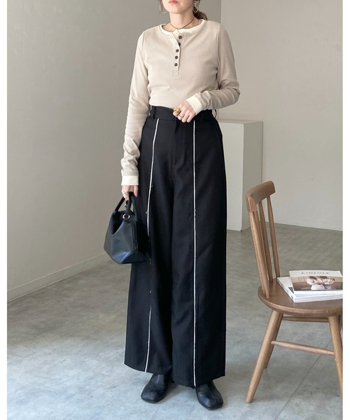 She's Closet(シーズクローゼット)の「長袖配色レイヤードヘンリーネックリブトップス/ロンT(Tシャツ/カットソー・レディース・ブラウン/チャコールグレー/ブラック/ベージュ・FREE)」の11枚目の写真