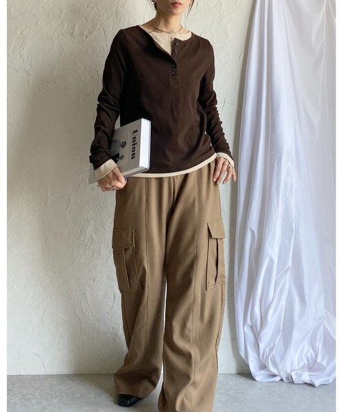 She's Closet(シーズクローゼット)の「長袖配色レイヤードヘンリーネックリブトップス/ロンT(Tシャツ/カットソー・レディース・ブラウン/チャコールグレー/ブラック/ベージュ・FREE)」の18枚目の写真
