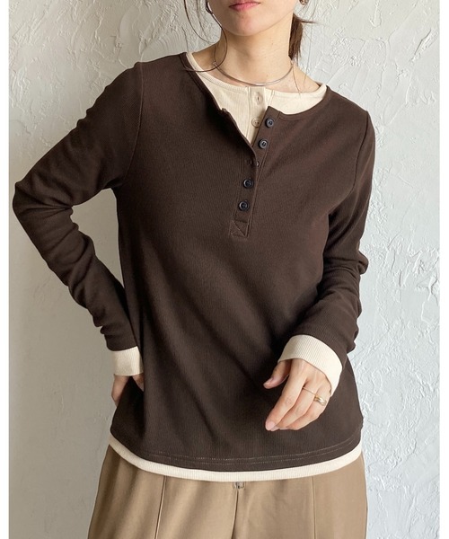 She's Closet(シーズクローゼット)の「長袖配色レイヤードヘンリーネックリブトップス/ロンT(Tシャツ/カットソー・レディース・ブラウン/チャコールグレー/ブラック/ベージュ・FREE)」の20枚目の写真