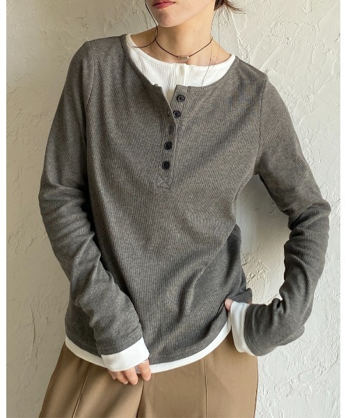 She's Closet(シーズクローゼット)の「長袖配色レイヤードヘンリーネックリブトップス/ロンT(Tシャツ/カットソー・レディース・ブラウン/チャコールグレー/ブラック/ベージュ・FREE)」の21枚目の写真