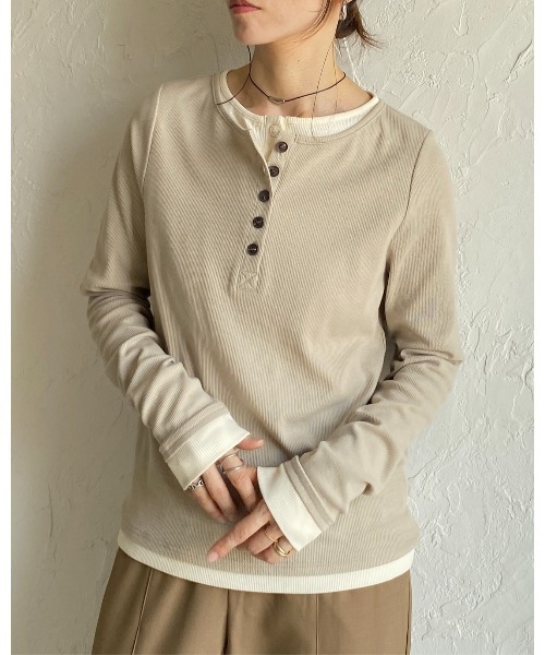 She's Closet(シーズクローゼット)の「長袖配色レイヤードヘンリーネックリブトップス/ロンT(Tシャツ/カットソー・レディース・ブラウン/チャコールグレー/ブラック/ベージュ・FREE)」の22枚目の写真