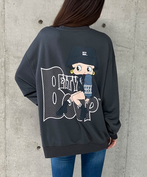 GLAMOROUS JANE(グラマラスジェーン)の「BETTY BOOPバックプリントトレーナー(スウェット・レディース・ブラック/チャコールグレー/杢グレー・FREE)」の3枚目の写真
