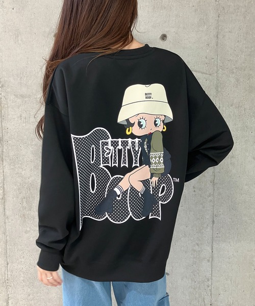 GLAMOROUS JANE(グラマラスジェーン)の「BETTY BOOPバックプリントトレーナー(スウェット・レディース・ブラック/チャコールグレー/杢グレー・FREE)」の2枚目の写真