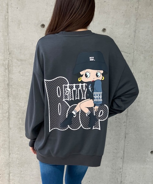 GLAMOROUS JANE(グラマラスジェーン)の「BETTY BOOPバックプリントトレーナー(スウェット・レディース・ブラック/チャコールグレー/杢グレー・FREE)」の19枚目の写真