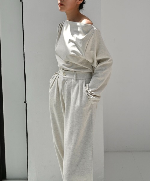 WILLFULLY（ウィルフリー）の「asymmetry drape neck tops（Tシャツ/カットソー・レディース・ブラック/グレー/オートミール・FREE）」の13枚目の写真