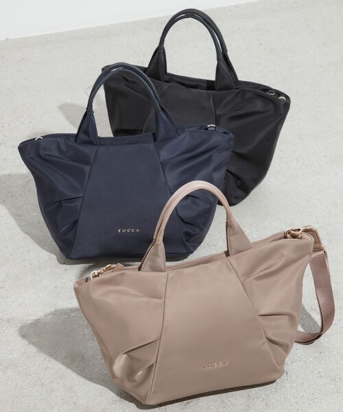 TOCCA（トッカ）の「RIBBON KNOT NYLONBAG ナイロントートバッグ（トートバッグ・レディース・ネイビー系/ベージュ系/ブラック系・F）」の2枚目の写真