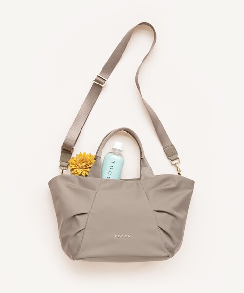 TOCCA（トッカ）の「RIBBON KNOT NYLONBAG ナイロントートバッグ（トートバッグ・レディース・ネイビー系/ベージュ系/ブラック系・F）」の4枚目の写真