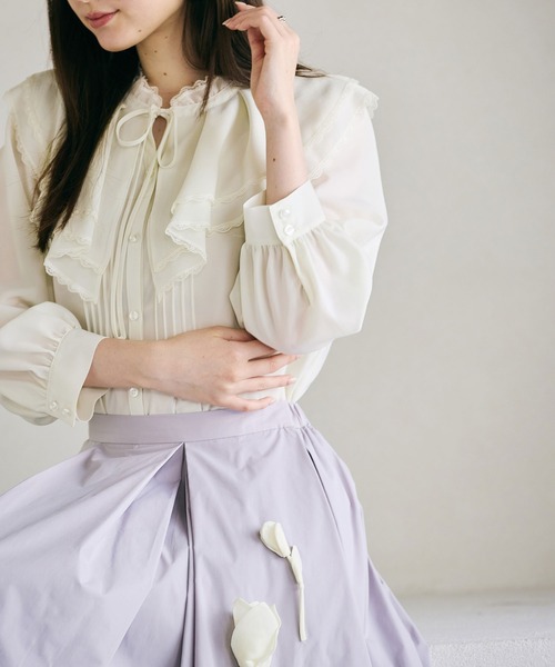 立体フラワーモチーフ付きフレアスカート