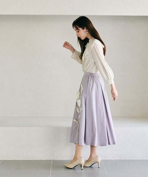 立体フラワーモチーフ付きフレアスカート