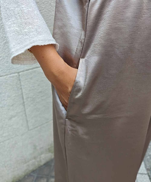 esutoreja（エストレジャ）の「サテンキャミソールオールインワン（つなぎ/オールインワン・レディース・グレイッシュベージュ/ブラック・FREE）」の15枚目の写真