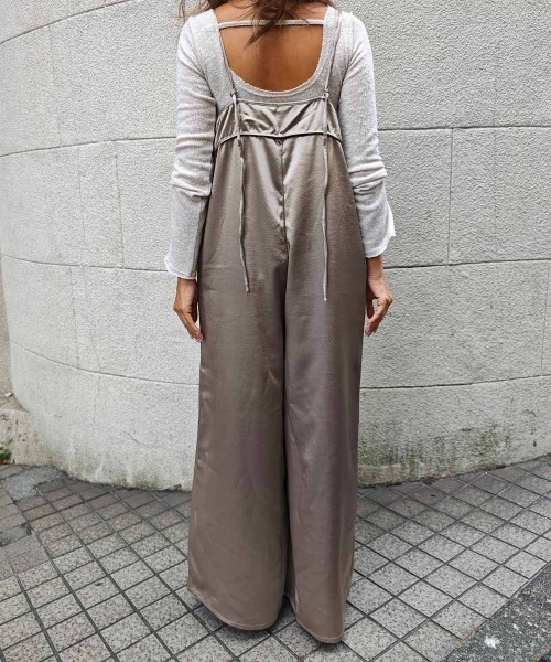 esutoreja（エストレジャ）の「サテンキャミソールオールインワン（つなぎ/オールインワン・レディース・グレイッシュベージュ/ブラック・FREE）」の17枚目の写真