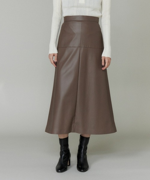 INED（イネド）の「フェイクレザートラペーズスカート（スカート・レディース・ブラック/ブラウン・7号/9号/11号）」の2枚目の写真