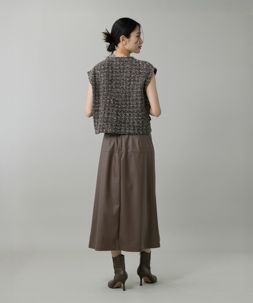 INED（イネド）の「フェイクレザートラペーズスカート（スカート・レディース・ブラック/ブラウン・7号/9号/11号）」の4枚目の写真