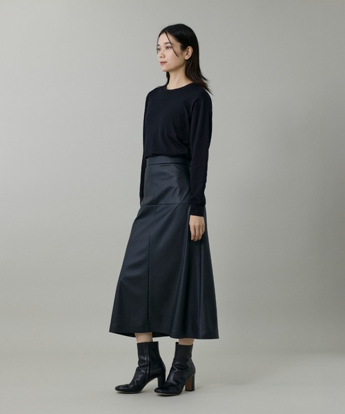 INED（イネド）の「フェイクレザートラペーズスカート（スカート・レディース・ブラック/ブラウン・7号/9号/11号）」の6枚目の写真