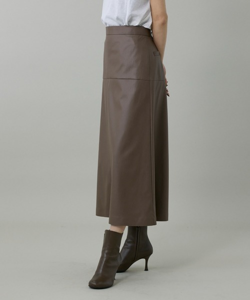 INED（イネド）の「フェイクレザートラペーズスカート（スカート・レディース・ブラック/ブラウン・7号/9号/11号）」の12枚目の写真