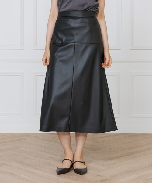 INED（イネド）の「フェイクレザートラペーズスカート（スカート・レディース・ブラック/ブラウン・7号/9号/11号）」の13枚目の写真