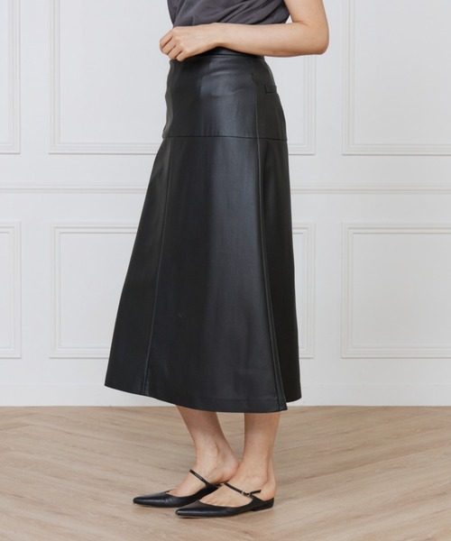 INED（イネド）の「フェイクレザートラペーズスカート（スカート・レディース・ブラック/ブラウン・7号/9号/11号）」の14枚目の写真