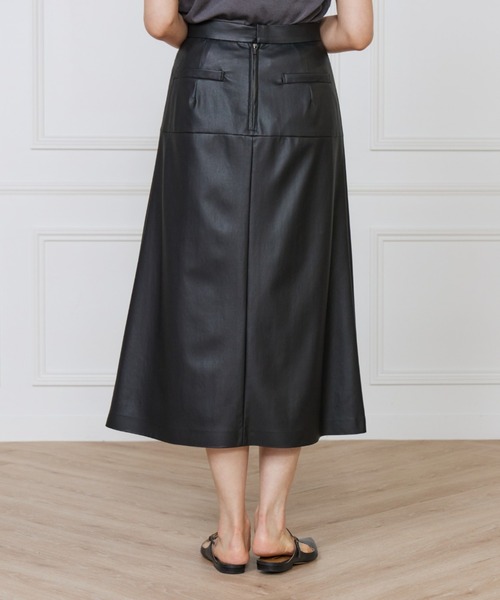 INED（イネド）の「フェイクレザートラペーズスカート（スカート・レディース・ブラック/ブラウン・7号/9号/11号）」の15枚目の写真