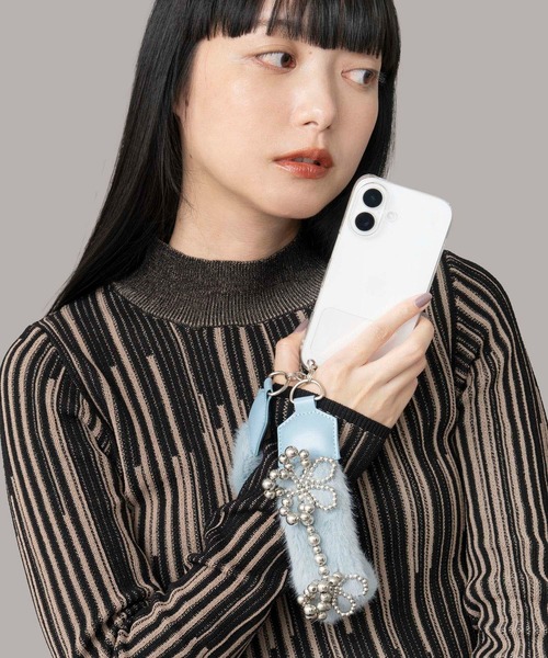 Casselini(キャセリーニ)の「Casselini(キャセリーニ)ビーズファーハンドストラップ(スマホグッズ・レディース・ブルー/アイボリー/ブラック・FREE)」の12枚目の写真