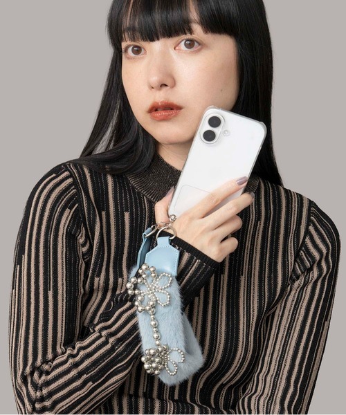 Casselini(キャセリーニ)の「Casselini(キャセリーニ)ビーズファーハンドストラップ(スマホグッズ・レディース・ブルー/アイボリー/ブラック・FREE)」の13枚目の写真