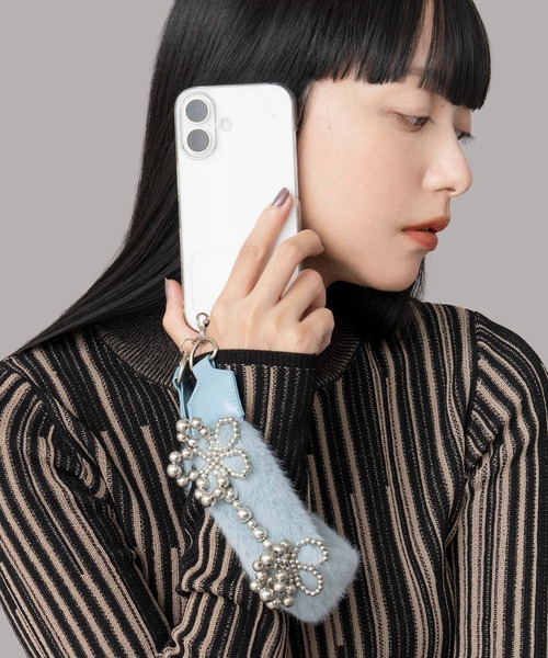 Casselini(キャセリーニ)の「Casselini(キャセリーニ)ビーズファーハンドストラップ(スマホグッズ・レディース・ブルー/アイボリー/ブラック・FREE)」の14枚目の写真
