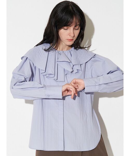 ELENDEEK（エレンディーク）の「アシメラッフルカラーブラウス（シャツ/ブラウス・レディース・オフホワイト/ブルー・FREE）」の3枚目の写真