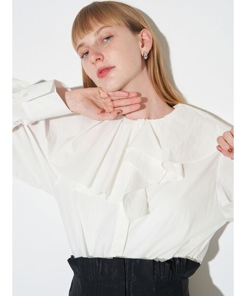 ELENDEEK（エレンディーク）の「アシメラッフルカラーブラウス（シャツ/ブラウス・レディース・オフホワイト/ブルー・FREE）」の10枚目の写真