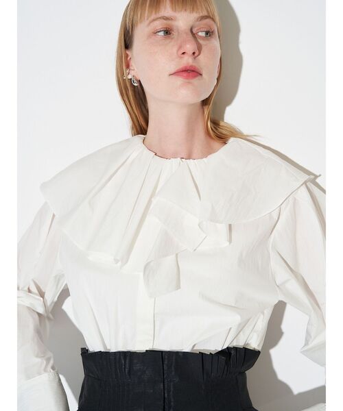 ELENDEEK（エレンディーク）の「アシメラッフルカラーブラウス（シャツ/ブラウス・レディース・オフホワイト/ブルー・FREE）」の11枚目の写真