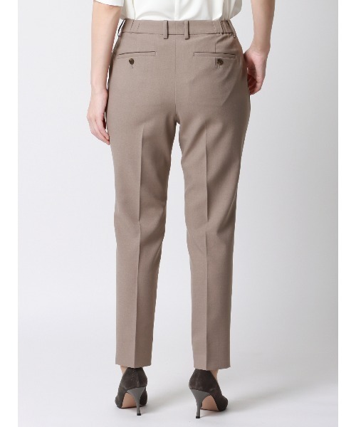 SUIT SQUARE(スーツスクエア)の「テーパードパンツ ウォッシャブル ドライストレッチ 無地(スーツパンツ・レディース・ベージュ系/カーキ系/ネイビー系・36(7号)/40(11号)/38(9号))」の21枚目の写真