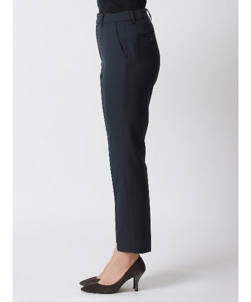 SUIT SQUARE(スーツスクエア)の「テーパードパンツ ウォッシャブル ドライストレッチ 無地(スーツパンツ・レディース・ベージュ系/カーキ系/ネイビー系・36(7号)/40(11号)/38(9号))」の14枚目の写真