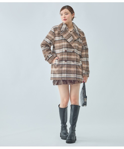 PEACH JOHN(ピーチジョン)の「シャギーショートPコート(ピーコート・レディース・ミント/ピンク/ブラウン・SMALL/MEDIUM)」の4枚目の写真