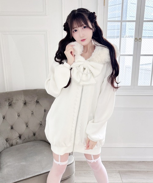 MA*RS（アメーバーマーズ）の「りぼんタイ＆ファー付きロングパーカー（パーカー・レディース・ブラック/グレー/ホワイト/ブラック×ホワイト・FREE）」の5枚目の写真