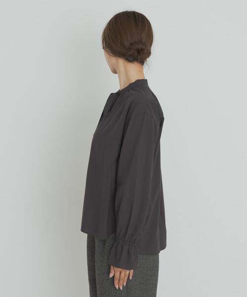 URBAN RESEARCH DOORS（アーバンリサーチドアーズ）の「コットンレーヨンリボンブラウス（シャツ/ブラウス・レディース・オフホワイト/チャコールグレー・MEDIUM）」の21枚目の写真