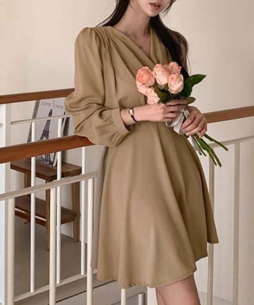 FREE STYLISTS（フリー スタイリスト）の「YUGA_YGMC　Draped Cache-Coeur Dress（ドレス・レディース・ベージュ/ブラック・FREE）」の7枚目の写真