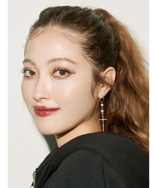EVRIS（エヴリス）の「LONG CROSS MOTIF ピアス（ピアス（両耳用）・レディース・シルバー/ゴールド・FREE）」の4枚目の写真