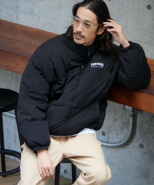 THRASHER（スラッシャー）の「HOMETOWN emb PUFFER JACKET/THRASHER スラッシャー 刺繍 防寒 アウター ストリート スケーター（その他アウター・メンズ・ブラック・MEDIUM/LARGE/X-LARGE）」の6枚目の写真