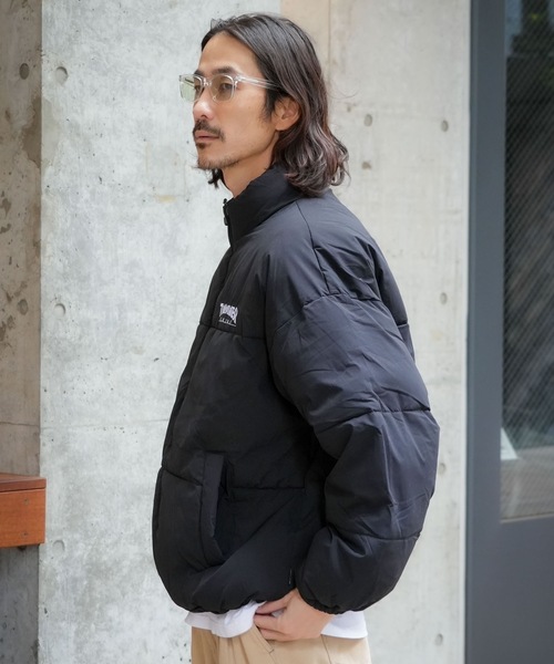 THRASHER（スラッシャー）の「HOMETOWN emb PUFFER JACKET/THRASHER スラッシャー 刺繍 防寒 アウター ストリート スケーター（その他アウター・メンズ・ブラック・MEDIUM/LARGE/X-LARGE）」の8枚目の写真