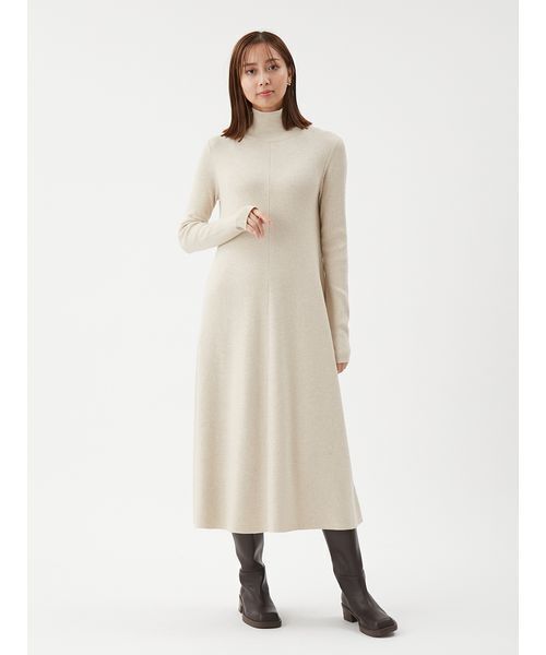 Mila Owen（ミラオーウェン）の「タートルネックリブニットフレア