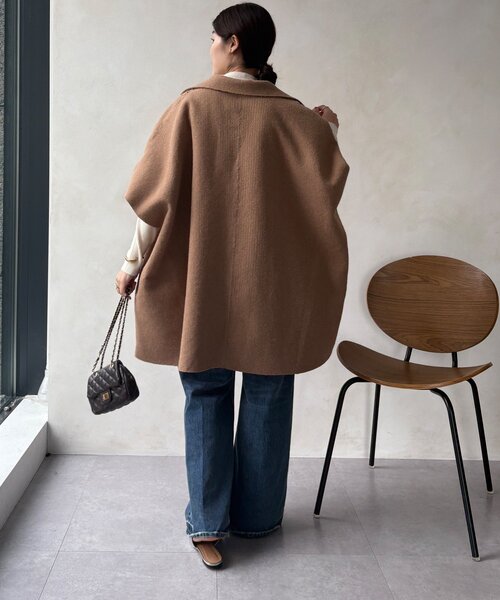 DouDou(ドゥドゥ)の「【WEB限定】リバーシブルボアスライバーポンチョコート(その他アウター・レディース・ベージュ/ブラック・FREE)」の11枚目の写真